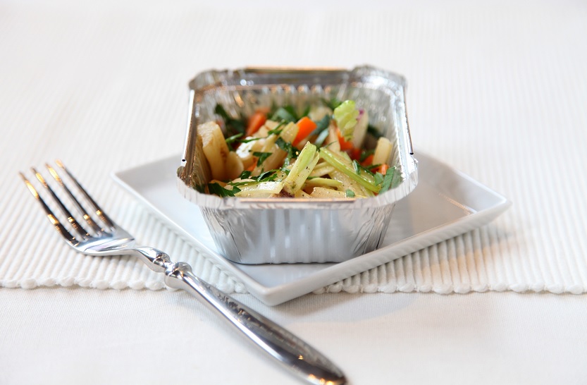Papier, aluminium czy plastik? Wybieramy najlepsze opakowania dla cateringu