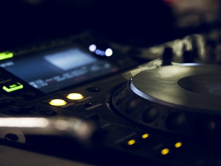 Jak poprosić szefa o podwyżkę? Sprawdzone strategie negocjacyjne