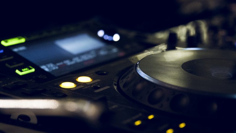 Jak poprosić szefa o podwyżkę? Sprawdzone strategie negocjacyjne